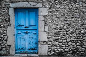 blue-door-2742118_1920.jpg