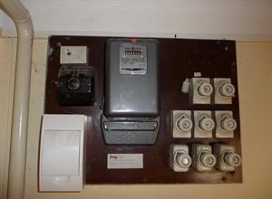 Czech_electricity_meter_and_fuse_box.jpg