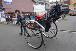 pull-carts-rickshaw-kiyomizu-kyoto.jpg
