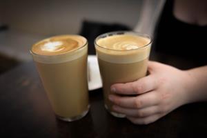 1200px-Hand_Holding_Glass_of_Coffee_Latte.jpg