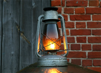 Kerosene lamp.png