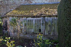 disused-potting-shed-727173_1920.jpg