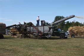 Threshing_Machine By Ben Franske - Own work, CC BY-SA 4.0.jpg