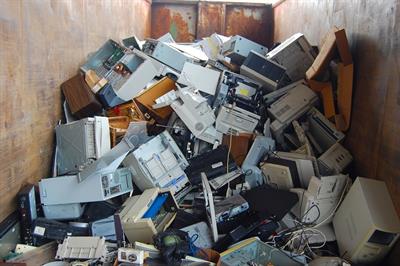 Computer-Old-Technology-E-Waste-Garbage-Scrap-2049019.jpg