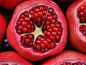 pomegranate-3383814_1920.jpg