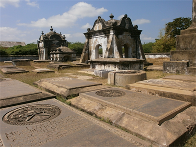 Pulicat-India-Dutch-Cemetery-5.png
