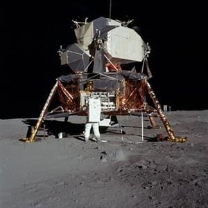 moon-landing-60543__340.jpg